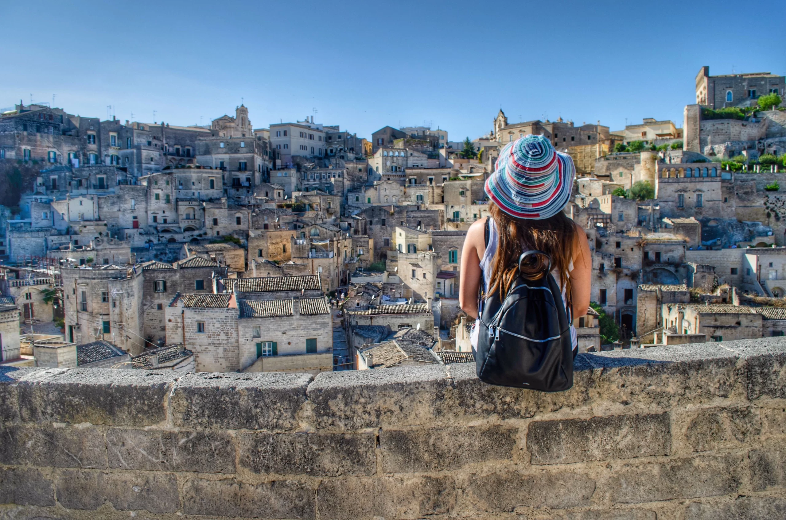 persona-paisajes-matera-basilicata-italia